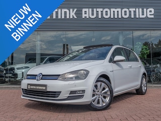 Volkswagen Golf 1.2 TSI Connected Series | Pano | R-Line stoelen | Volledig onderhouden