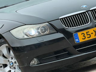 BMW 3-serie Touring 325i High Executive | Black Sapphire Metallic | 6-Cilinder | Leder | Sportief & Keurig
