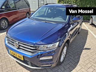 Volkswagen T-Roc 1.5 TSI Style | ACHTERUITRIJCAMERA | TREKHAAK | NAVIGATIE | APPLE CARPLAY / ANDROID AUTO | ALL SEASON BANDEN | CLIMATE CONTROL