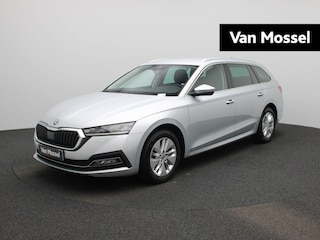 Skoda Octavia Combi 1.0 TSI Clever | Climate Control | Stoelverwarming | Sfeerverlichting | Parkeersensoren | Lichtmetalen Velgen |