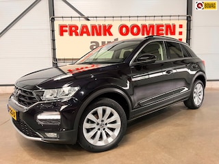 Volkswagen T-Roc 1.0 TSI 110PK Style Business + Trekhaak|Adaptive cruise|Apple|Android|DAB|Climate|Lane|17"LMV