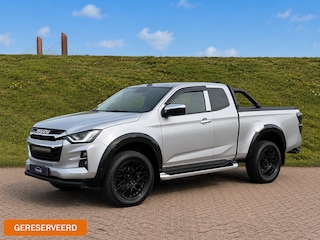 Isuzu D-Max 1.9 Extended Cab LSX | AUTOMAAT | LEDER | 20'' BlackRhino LMV | Pedders Suspension | Apple CarPlay / Android Auto | TH. 3500 kg | Roll Cover