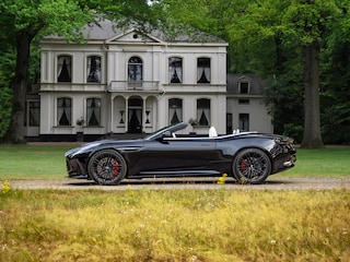 Aston Martin DB12 Volante 4.0 V8 | Bowers & Wilkins