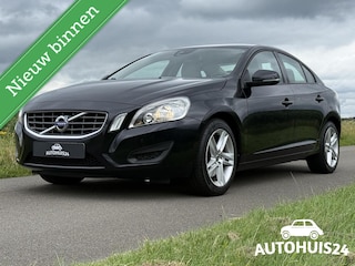 Volvo S60 2.0T Intro Edition NL-AUTO|TREKHAAK|LEDER|NAVI