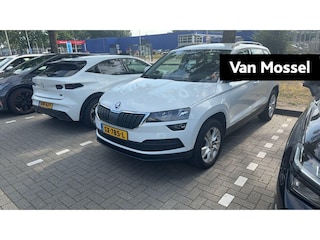 Skoda Karoq 1.0 TSI Ambition Business 115 PK | Automaat | Navigatie | Trekhaak | Achteruitrijcamera | Apple Carplay/Android Auto | Adaptive Cruise Control | Climate Control | Stoelverwarming | Privacy Glass | Parkeersensoren | Lichtmetalen velgen |