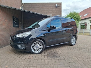 Ford Tourneo Courier 1.0 Titanium 101PK 5 Persoons / Trekhaak / Airco / Navigatie / Bluetooth / Parkeer Sensoren / Achteruitrijcam