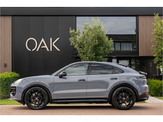 Porsche Cayenne 3.0 E-Hybrid | SportDesign | Panorama | Leder | ACC | Trekhaak | 22"LM | Soft Close | NL Auto | Arctic Grey |