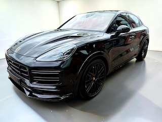 Porsche Cayenne 4.0 Turbo 405kW/550pk Tiptronic S Techart! PANODAMADAK + LUCHTVERING + SPORT DESIGN + RSE + STUURVERWARMING + 18-WEG STOELEN + 4-WIELSTURING + PSCB REMSYSTEEM + STOELVERWARMING V&A + KEYLESS + SOFTCLOSE + PDLS PLUS + SPORTUITLAAT + 22" LM-VELGEN!!