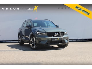 Volvo XC40 B4 211PK Automaat Plus Dark Semi elektrisch wegklapbare trekhaak / Verwarmbare voorruit / Google infotainment / Elektrisch bedienbare bestuurdersstoel met geheugen