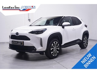 Toyota Yaris Cross 1.5 Hybrid Dynamic team Deutschland Navigatie APPLE-carplay camera DAB-ontvangst PDC v+a stoel/stuurverwarming bleutooth led-verlichting grootlicht-assist lane-assist private-glas 17"-lmv