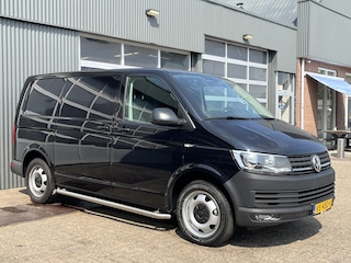 Volkswagen Transporter 2.0 TDI L1H1 150pk BTW en BPM vrij!! Trekhaak 2500kg Airco Cruise controle Navigatie Parkeerhulp voor en achter 2-Persoons Kastinrichting Euro 6 BTW en BPM vrij!!