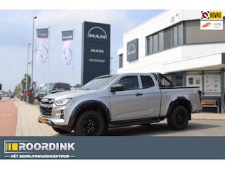 Isuzu D-Max 1.9 Extended Cab V-Cross Zwart LM met Terrain band 3500 kg Trekhaak Rollbar