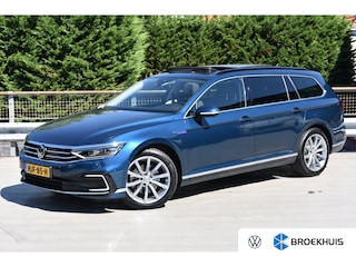 Volkswagen Passat Variant 1.4 TSI 218PK PHEV GTE Business | Achteruitrijcamera | Elektrische achterklep | Navigatie | Schuif-kanteldak | Wegklapbare trekhaak | Elektrische stoelen met geheugen
