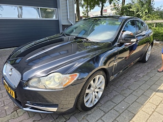 Jaguar XF 2.7 D V6 Luxury display valt uit