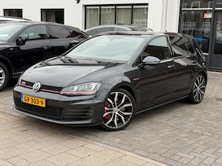 Volkswagen Golf 2.0 TSI GTI Performance, Stoelverwarming,Panoramadak,Stoelverwarming,19 Inch.L.M.Velgen