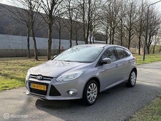 Ford Focus 1.6 TI-VCT Trend*NEW APK 07/27*NAVI*AIRCO*5 DRS