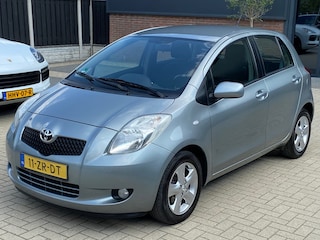 Toyota Yaris 1.3 VVTi NIEUWSTAAT AUTOMAAT 5 DEURS CLIMA L.M. VELGEN ELEKTR PAKKET