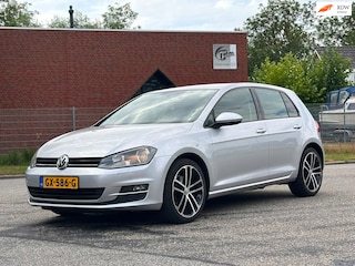 Volkswagen Golf 1.2 TSI Highline 5DR*Stoelverwarming*Airco*Trekhaak*LM velgen*Parkeersensoren*APK*