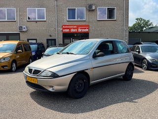 Lancia Ypsilon 1.2 LS ECVT automaat 01.08.27 apk
