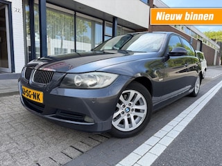 BMW 318i Dynamic Executive AUT LEER PDC NETTE AUTO