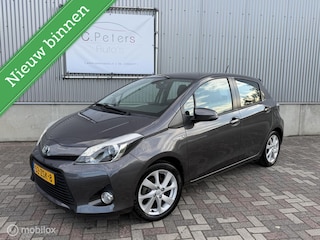Toyota Yaris 1.5 Full Hybrid Dynamic 2013 Automaat / Camera / Keyless / Trekhaak / 2e eigenaar NAP