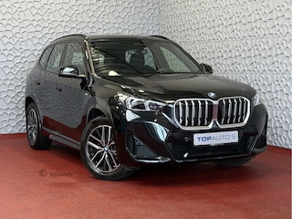 BMW X1 SDRIVE M-SPORT SHADOW LINE APPLE CARPLAY MATRIX LED ELEK.KLEP CRUISE LEER/ALCANTARA CAMERA M-SPORT INTERIEUR / EXTERIEUR ✅ Top Auto's. Al 30 Jaar uw Bmw Specialist in ,  BMW M / M Sport / PHEV / HEV / Hybrid / Mhev / 25e / 30e / xDrive25e // xDrive30e / sDrive18i / sDrive20i / sDrive23i ✅