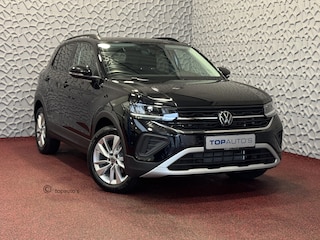Volkswagen T-Cross ✅ NIEUWE AUTO✅TSI 17''LMV DODE HOEK TREKHAAK CAMERA VIR.COCKPIT STOELVERW. ADAP.CRUISE LMV CARPLAY 2025 ✅ Top Auto's Wijchen , 30 Jaar Specialist in Volkswagen  : Alle Type's : R-Line Edition / Style / First Edition / Highline / Life , Zowel PHEV / HEV / MHEV / Benzine ✅