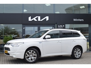 Mitsubishi Outlander 2.0 PHEV instyle+ | Trekhaak | Leder | Camera | Navigatie | Schuif-/Kanteldak | Adaptive Cruise |