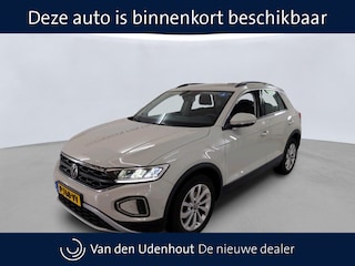 Volkswagen T-Roc 1.5 TSI Life Business Ascot grey | Stoelverwarming | Keyless | Navigatie | Acc