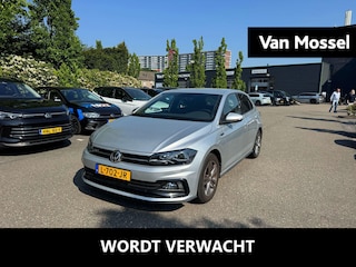 Volkswagen Polo 1.0 TSI Highline Business R | 95 PK | Automaat | Trekhaak | Climatronic automatische airco | cruise control adaptief | Navigatie | Parkeer sensoren voor en achter | Digital Cockpit PRO |