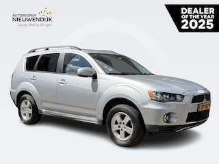 Mitsubishi Outlander 2.0 Intro Edition 145 AUTOMAAT / 57.000KM!! / AFN. TREKHAAK / AIRCO / NAVI / NL AUTO / PRIV GLASS / CAMERA / BLUETOOTH / DAB / DVD-SPELER / DAKRAILS / ARMSTEUN / 16'' LMV