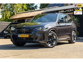 BMW iX3 High Executive 80 kWh Soh 99% I M Pakket I Panoramadak I Trekhaak I Harman Kardon I Adaptive Cruise I 360 Camera I Android