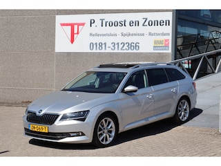 Skoda Superb Combi 1.5 TSI ACT FULL OPTIONS!! Automaat/Orig NL/Panoramadak/Virtueel cockpit/Stoelverwarming voor en achter/Achteruitrijcamera/Trekhaak/Adaptive cruise control/Navigatie