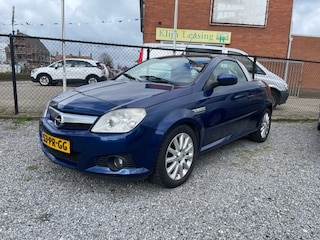 Opel Tigra 1.8 16V TWINTOP Cosmo Heerlijk met open dak door het landschap.....