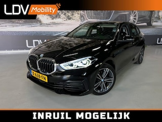 BMW 118I BUSINESSEDITION / Automaat / 42323 km / Carplay / Digitaal Display