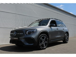 Mercedes-Benz GLB 200 AMG Pakket AMG NightPakket (Pano Sportleder/Memory Carplay Sfeer Distronic Camera Keyless Trekhaak M-Bux Multibeam-Led)