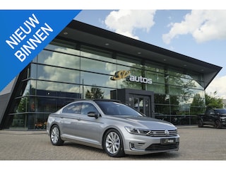Volkswagen Passat 1.4 TSI GTE 218pk Highline Panoramadak Camera *SOH 95%* Carplay NLauto LED Adaptive cruise Stoelverwarming