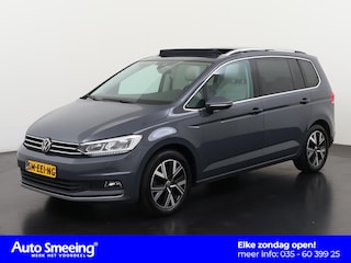 Volkswagen Touran 1.5 TSI Highline DSG | 7 Persoons | Leder | Trekhaak | Panoramadak | Zondag Open!