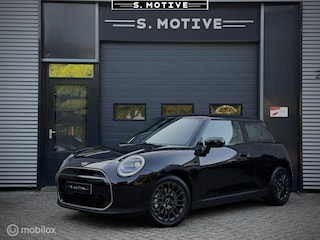 Mini Cooper 3-Deurs E Favoured M 40.7 kWh Nieuw! Fabriek Garantie!!