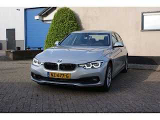 BMW 318i High Executive - Head up display - Sport int. - Leer