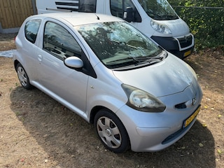 Toyota Aygo 1.0-12V Comfort NL AUTO NAP! 1e EIGENAAR! GEEN IMPORT! Elek pakket l Carplay l Navi l DEALER OH!