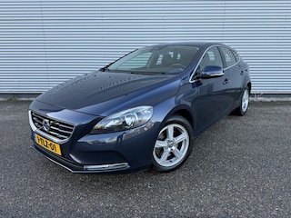 Volvo V40 1.6 T4 Momentum Automaat NAP Trekhaak Lichtmetalen velgen