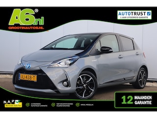 Toyota Yaris 1.5 Hybrid Bi-Tone Plus 101PK Automaat Panoramadak Navigatie Camera Clima Cruise Keyless Entry 16 inch LMV