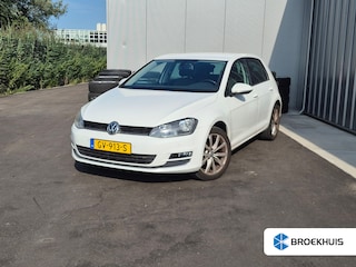 Volkswagen Golf 1.2 TSI Highline 110PK | Achteruitrijcamera | Parkersensoren Voor/achter | Climate control | Cruise control | Hill hold | 17"LMV