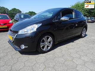 Peugeot 208 1.6 VTi Allure ECC/LMV/CRUISE/TREKHAAK