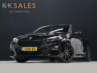 BMW 218i High Executive Edition M Sport [APPLE CARPLAY, ANDROID, STOELVERWARMING, ADAPTIVE LED, VOL LEDER, DIGITAL DASH, PDC V+A, DRIVING ASSISTANT, CRUISE CONTROL, GROOT NAVIGATIE, CLIMATE CONTROL, NIEUWSTAAT]