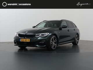 BMW 3-serie Touring 320i High Executive | Groene wrap | M-Pakket | Panoramadak | Sportstoelen | Lederen Interieur | Adaptieve Cruise Control | Ele. verstelbare stoelen + geheugen | Camera | Stoelverwarming | Adaptief Onderstel | HUD | Trekhaak | Ele. kofferdeksel |