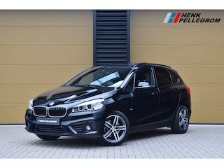 BMW 2-serie Tourer 220i High Executive * Sportline * Head-up * Panoramadak * Sportstoelen * M-Stuurwiel * Trekhaak *
