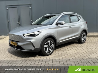 MG ZS EV Standard Range Luxury 50 kWh Automaat / Schuif/Kanteldak / Trekhaak / Cruise Control Adaptief / Leder / Stoelverwarming / Camera / BSW