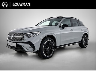 Mercedes-Benz GLC 300e 4MATIC Business Solution AMG | Advanced plus | Nightpakket | Parkeerpakket met achteruitcamera | Trekhaak | Panoramaschuifdak | Treeplanken in aluminiumlook | 20" multispaaks lichtmetalen AMG velgen |